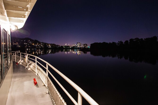 2.5-hour Dinner Cruise on Willamette River - Seating, comfort, and practical tips for your body