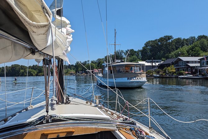 90 Minute Sailing Tour of Portland - Sailing on Portland’s Willamette: What the 90-Minute Cruise Delivers