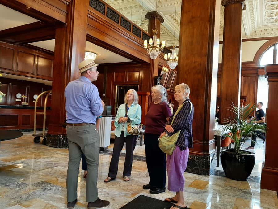 A Guided Walking Tour of Vibrant Downtown Portland - Pioneer Courthouse Square and the Milepost sign start