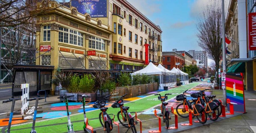 A Guided Walking Tour of Vibrant Downtown Portland - From forest to stumptown to the Portland you see now