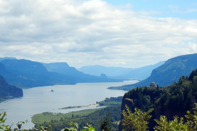 Columbia River Gorge Waterfalls Tour from Portland, OR - Crown Point and Vista House: 180-Degree Views With Lava-Flow Clues