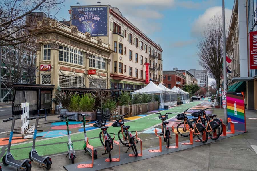 Discover Portland: Guided Sightseeing Tour (Most popular!) - Guides, pace, and why the van ride feels worth it