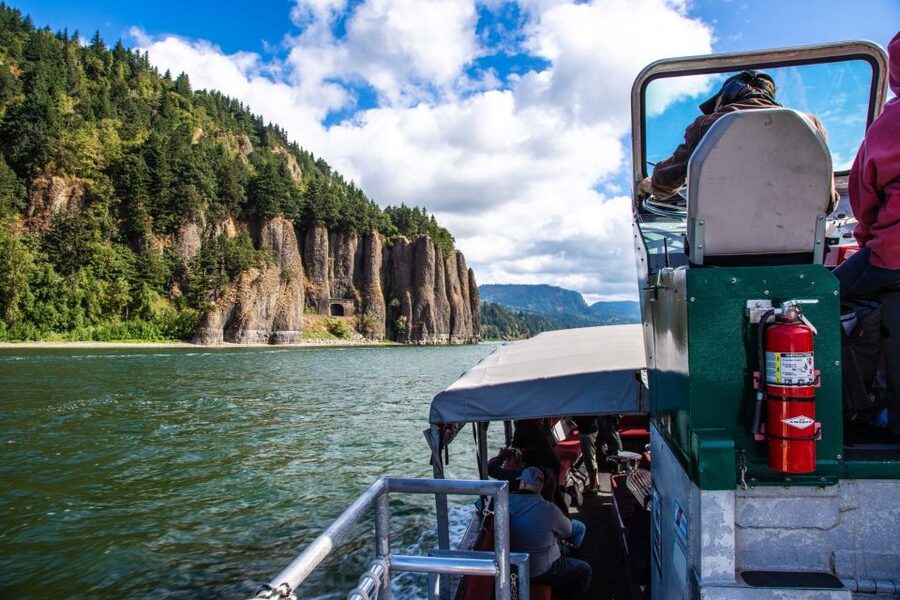 From Portland: 7 Wonders of the Gorge Jetboat Cruise - Cape Horn, Crown Point, Rooster Rock, and Beacon Rock: Your Gorge Photo List