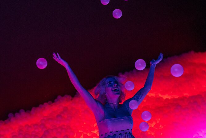Full Day - Private Immersive Art & Wine Tour - Artist Block in Dundee: pop art sculptures and donut artist Anna Sweet