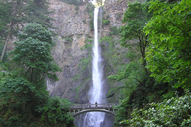 Gorge Explorer - Multnomah Falls & Beyond - PDX08 - Bonneville Dam: engineering stop with a nature backdrop