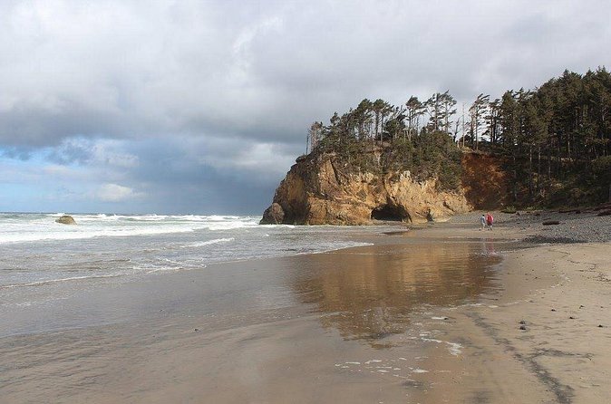 Oregon Coast Scenic Day Tour - Cannon Beach stop: Haystack Rock, tide pools, and puffin-watching time