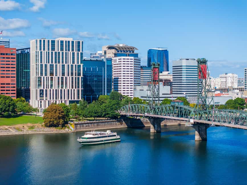 Portland: Brunch Cruise on Willamette River - Mimosas, Sparking Cider, and Live Piano With a Real Service Team