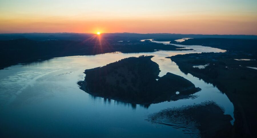 Portland: Columbia Gorge Waterfalls 40-Minute Scenic Flight - Your first Gorge views: rolling in from Oregon’s forest