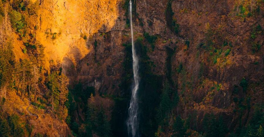 Portland: Columbia Gorge Waterfalls Scenic Air Tour - The 40-minute flight plan: what you see right after takeoff