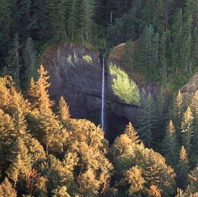 Portland: Columbia Gorge Waterfalls Scenic Air Tour - Crown Point, Beacon Rock, and Bonneville Dam in one continuous river story