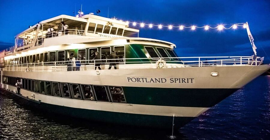 Portland: Dinner Cruise on the Willamette River - A 150-minute Willamette River cruise that turns dinner into a view