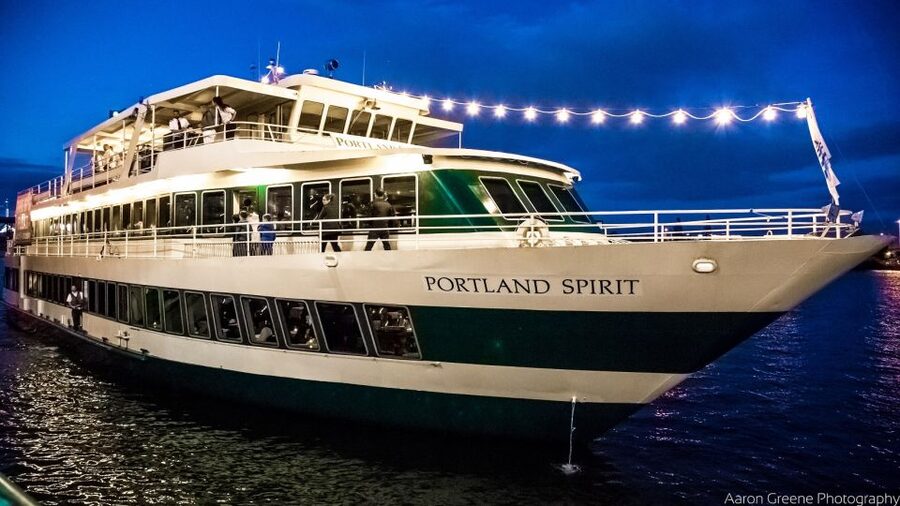 Portland: Dinner Cruise on the Willamette River - Live piano music plus narration options that fit your comfort level