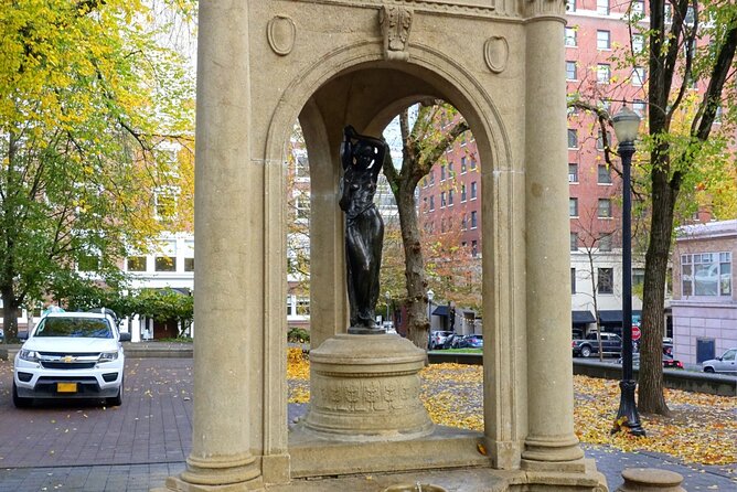 Portland (Downtown) Scavenger Hunt & Self-Guided Tour - Stop 2: Portlandia, where the game turns into photos and facts