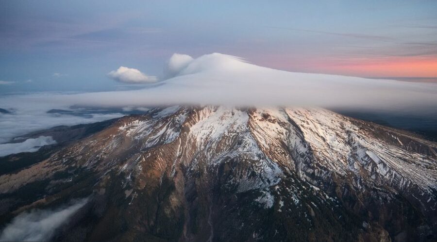Portland: Flightseeing Tour Mount Hood - Photos Over Cascade Locks, Then Down Toward the Falls