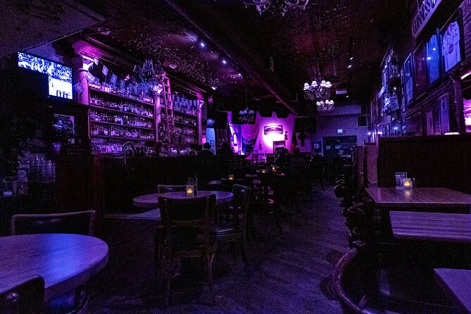 Portland Ghosts Boos and Booze Haunted Pub Crawl - The storytelling style: what guides do right