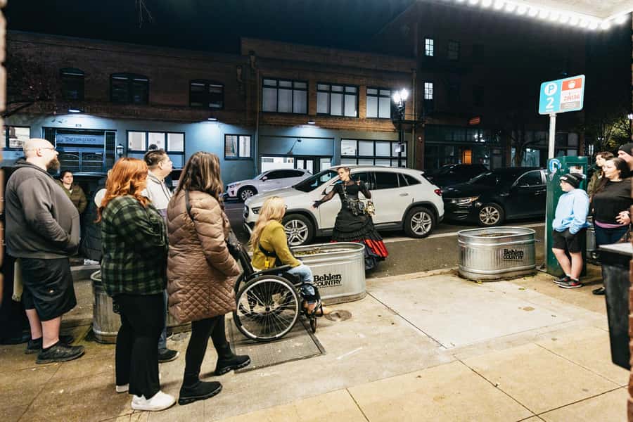Portland: Ghosts, Poltergeists, and Psychopaths Walking Tour - Photo Opportunities, Lantern Energy, and When to Bring Your Phone