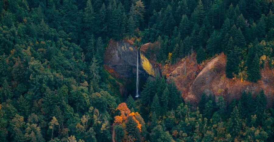Portland: Multnomah Falls Scenic Flight Tour - Small Group Comfort and Clear Guidance With Headsets