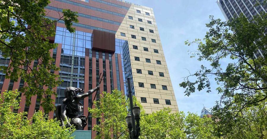 Portland, Oregon: Soul of the City Walking Tour - Pioneer Courthouse Square finish, plus a smart way to keep the momentum