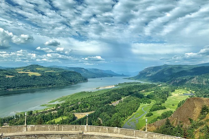Portland Sightseeing Tour Including Columbia Gorge Waterfalls - Seasonal art and forest learning stops: Oregon Society of Artists and the World Forestry Center