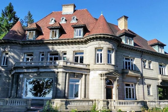 'The Best of Portland' City Tour: Small-Group Sightseeing Tour - International Rose Test Garden: 10,000 Rose Bushes and Classic Views
