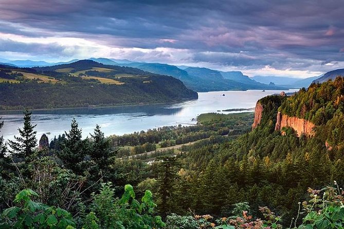 Waterfalls & Wine Tour-Multnomah Falls,Vineyards,Hood River Combo - The Smart Case for a Columbia Gorge Combo Day