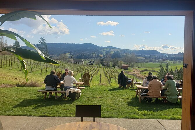 Willamette Valley Wine Tour with Lunch - Guides and group size: why the day feels personal